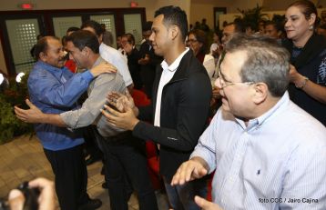 Daniel y Rosario conmemoran el 41 aniversario del paso a la inmortalidad del Comandante Carlos