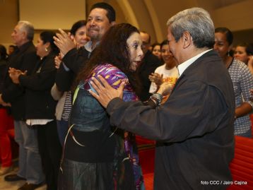 Daniel y Rosario conmemoran el 41 aniversario del paso a la inmortalidad del Comandante Carlos