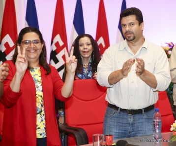 Daniel y Rosario conmemoran el 41 aniversario del paso a la inmortalidad del Comandante Carlos