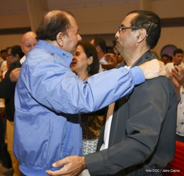 Daniel y Rosario conmemoran el 41 aniversario del paso a la inmortalidad del Comandante Carlos