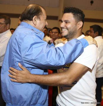 Daniel y Rosario conmemoran el 41 aniversario del paso a la inmortalidad del Comandante Carlos