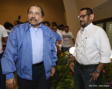 Daniel y Rosario conmemoran el 41 aniversario del paso a la inmortalidad del Comandante Carlos