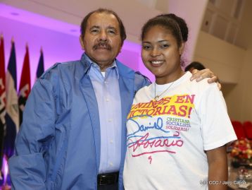 Daniel y Rosario conmemoran el 41 aniversario del paso a la inmortalidad del Comandante Carlos