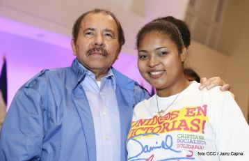 Daniel y Rosario conmemoran el 41 aniversario del paso a la inmortalidad del Comandante Carlos