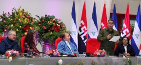 Daniel y Rosario rinden homenaje al Comandante Fidel Castro Ruz