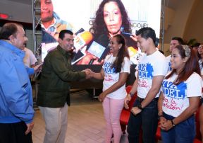 Daniel y Rosario rinden homenaje al Comandante Fidel Castro Ruz