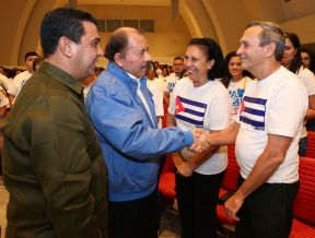 Daniel y Rosario rinden homenaje al Comandante Fidel Castro Ruz
