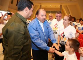 Daniel y Rosario rinden homenaje al Comandante Fidel Castro Ruz