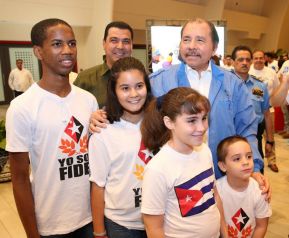 Daniel y Rosario rinden homenaje al Comandante Fidel Castro Ruz