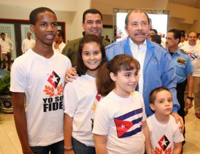 Daniel y Rosario rinden homenaje al Comandante Fidel Castro Ruz