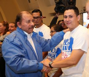 Daniel y Rosario rinden homenaje al Comandante Fidel Castro Ruz