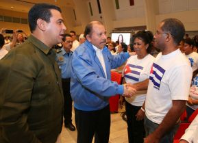 Daniel y Rosario rinden homenaje al Comandante Fidel Castro Ruz