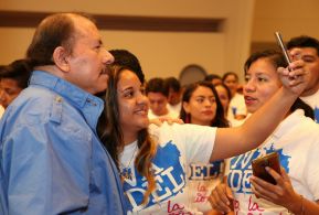 Daniel y Rosario rinden homenaje al Comandante Fidel Castro Ruz