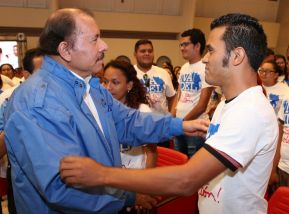 Daniel y Rosario rinden homenaje al Comandante Fidel Castro Ruz