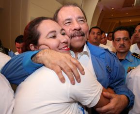 Daniel y Rosario rinden homenaje al Comandante Fidel Castro Ruz