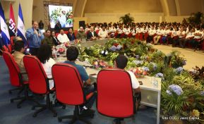 Daniel y Rosario rinden homenaje al Comandante Fidel Castro Ruz