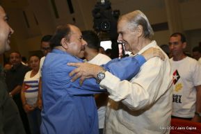 Daniel y Rosario rinden homenaje al Comandante Fidel Castro Ruz