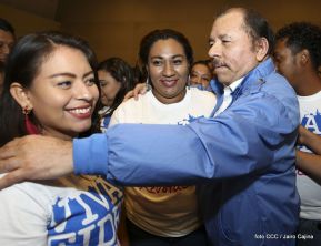 Daniel y Rosario rinden homenaje al Comandante Fidel Castro Ruz