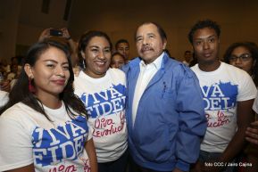 Daniel y Rosario rinden homenaje al Comandante Fidel Castro Ruz