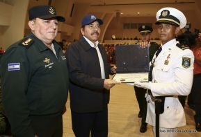 Acto de graduación de cadetes del Centro Superior de Estudios Militares “José Dolores Estrada Vado”