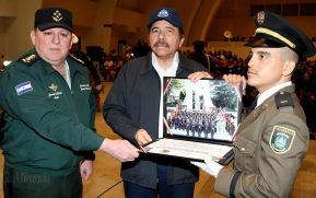 Acto de graduación de cadetes del Centro Superior de Estudios Militares “José Dolores Estrada Vado”
