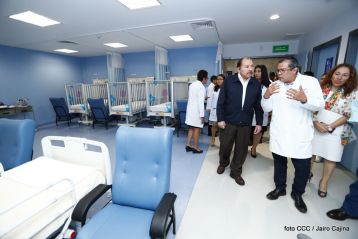 Inauguración del moderno hospital Fernando Vélez Paiz
