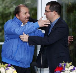 Encuentro del Presidente Daniel y Vicepresidenta Rosario con el Canciller de Venezuela
