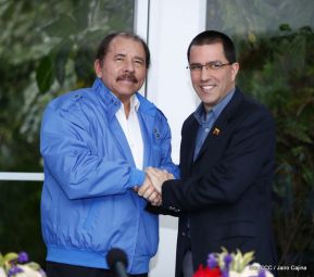 Encuentro del Presidente Daniel y Vicepresidenta Rosario con el Canciller de Venezuela