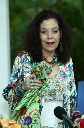 Daniel y Rosario sostienen encuentro con nuevos directivos de Amcham