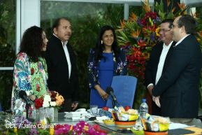 Daniel y Rosario sostienen encuentro con nuevos directivos de Amcham