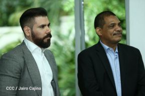 Daniel y Rosario sostienen encuentro con nuevos directivos de Amcham