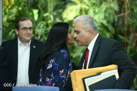 Daniel y Rosario sostienen encuentro con nuevos directivos de Amcham