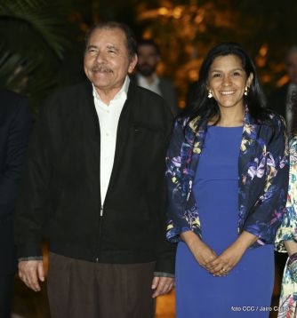 Daniel y Rosario sostienen encuentro con nuevos directivos de Amcham