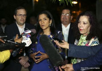 Daniel y Rosario sostienen encuentro con nuevos directivos de Amcham