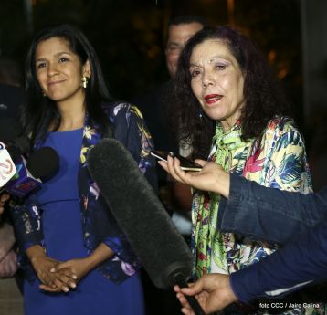 Daniel y Rosario sostienen encuentro con nuevos directivos de Amcham