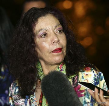 Daniel y Rosario sostienen encuentro con nuevos directivos de Amcham