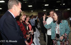 Acto de entrega de la ciudadanía nicaragüense y de la Orden Rubén Darío al pastor David Spencer