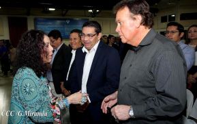 Acto de entrega de la ciudadanía nicaragüense y de la Orden Rubén Darío al pastor David Spencer