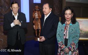 Acto de entrega de la ciudadanía nicaragüense y de la Orden Rubén Darío al pastor David Spencer