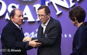 Acto de entrega de la ciudadanía nicaragüense y de la Orden Rubén Darío al pastor David Spencer