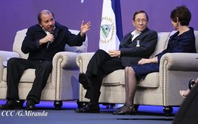 Acto de entrega de la ciudadanía nicaragüense y de la Orden Rubén Darío al pastor David Spencer