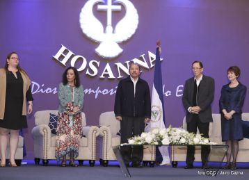 Acto de entrega de la ciudadanía nicaragüense y de la Orden Rubén Darío al pastor David Spencer