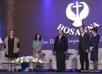 Acto de entrega de la ciudadanía nicaragüense y de la Orden Rubén Darío al pastor David Spencer