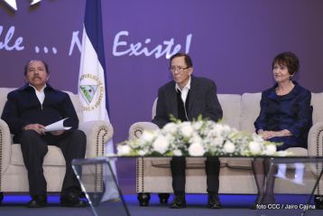 Acto de entrega de la ciudadanía nicaragüense y de la Orden Rubén Darío al pastor David Spencer