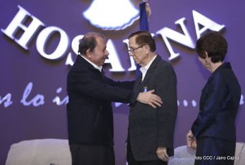 Acto de entrega de la ciudadanía nicaragüense y de la Orden Rubén Darío al pastor David Spencer