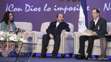 Acto de entrega de la ciudadanía nicaragüense y de la Orden Rubén Darío al pastor David Spencer