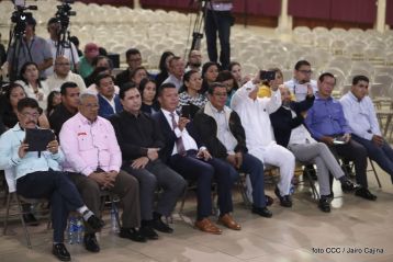 Acto de entrega de la ciudadanía nicaragüense y de la Orden Rubén Darío al pastor David Spencer