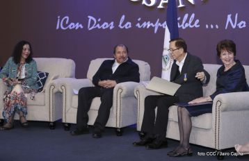 Acto de entrega de la ciudadanía nicaragüense y de la Orden Rubén Darío al pastor David Spencer