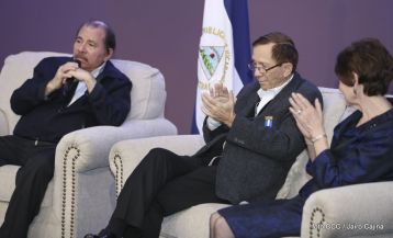 Acto de entrega de la ciudadanía nicaragüense y de la Orden Rubén Darío al pastor David Spencer