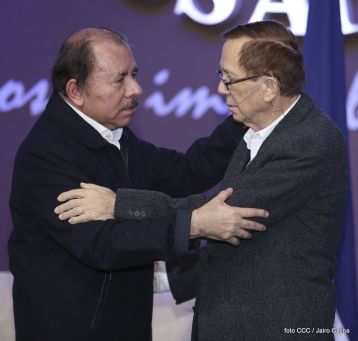 Acto de entrega de la ciudadanía nicaragüense y de la Orden Rubén Darío al pastor David Spencer